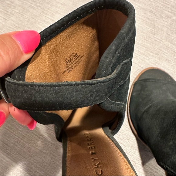 Lucky Brand Heels - Picture 3 of 7